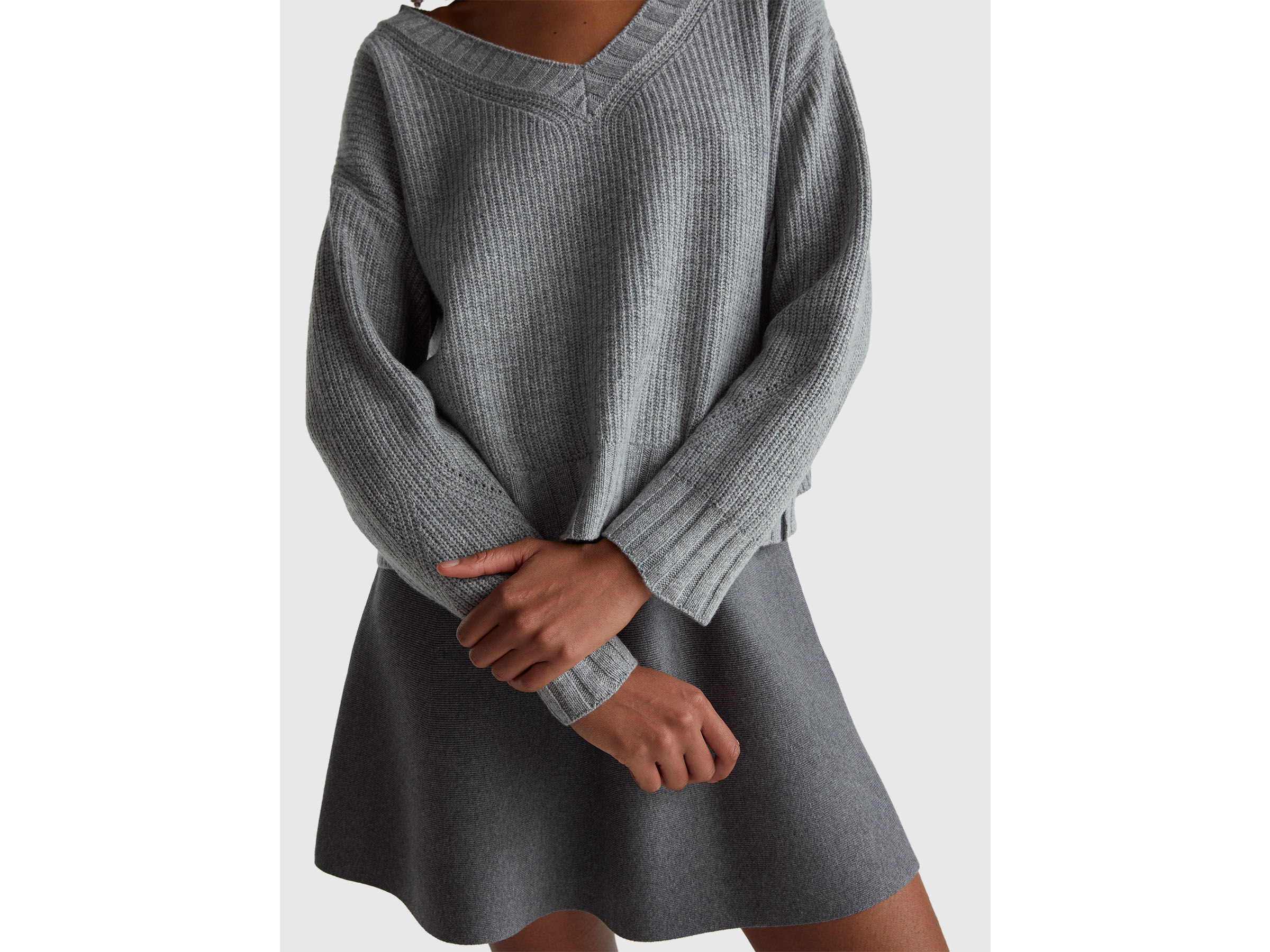 V NECK SWEATER L/S Women image number 4